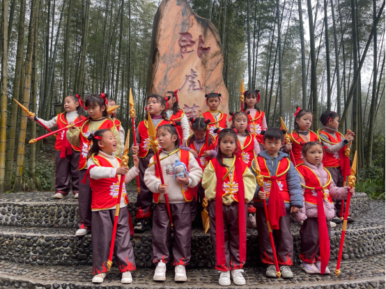 宜宾小朋友助力宜宾文旅，化身“小哪吒”带火景点