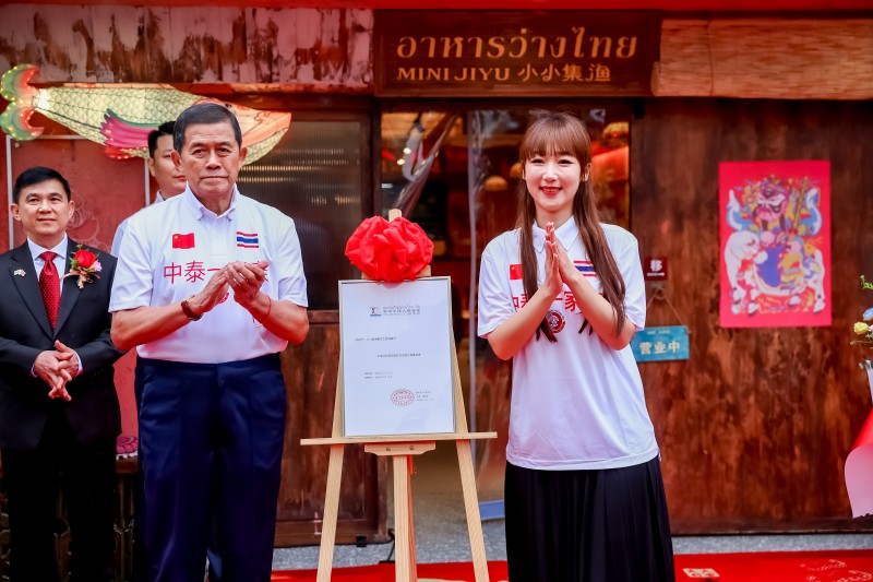 一年开店100家，泰国前总理祝贺小小集渔上海首店开业