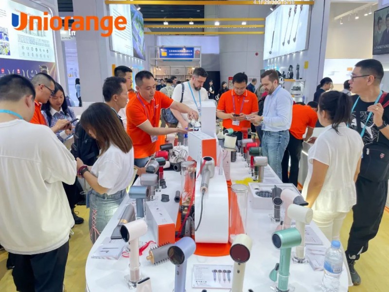 橙色云再次亮相第135届广交会，在国际舞台绽放品牌魅力