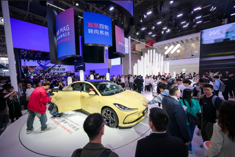 智己L6重磅亮相北京车展：开启智能电动汽车新时代，定义未来驾驶新标准
