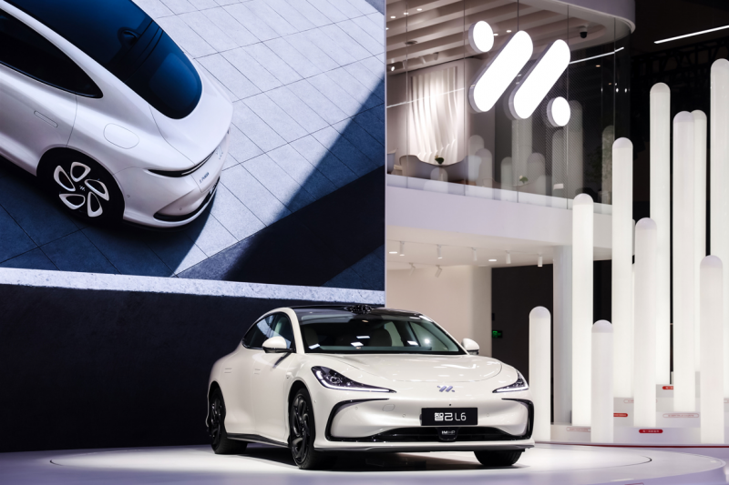 智己L6重磅亮相北京车展：开启智能电动汽车新时代，定义未来驾驶新标准