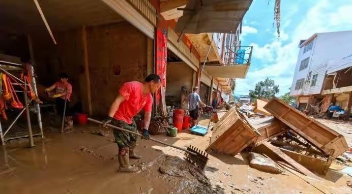 中国人寿龙岩分公司积极应对6.16暴雨洪涝灾害