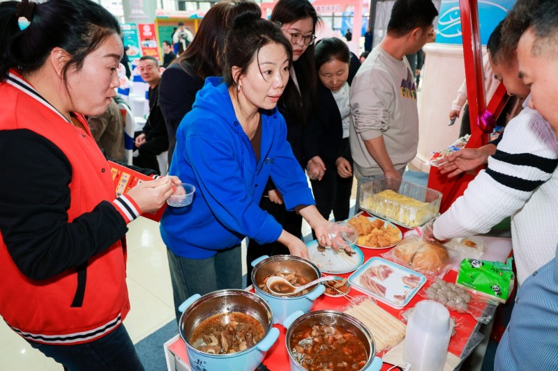 广东宝藏美食新疆“圈粉”！“粤品北上”动力十足