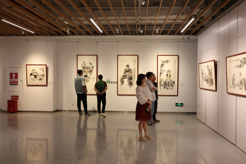 “东升紫韵 欲晓清风——吴冬声、喻哓伉俪画展”在深圳宝安开展