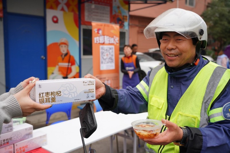 “感谢您，温暖这座城”——开鲁二村骑手友好社区爱心公益活动